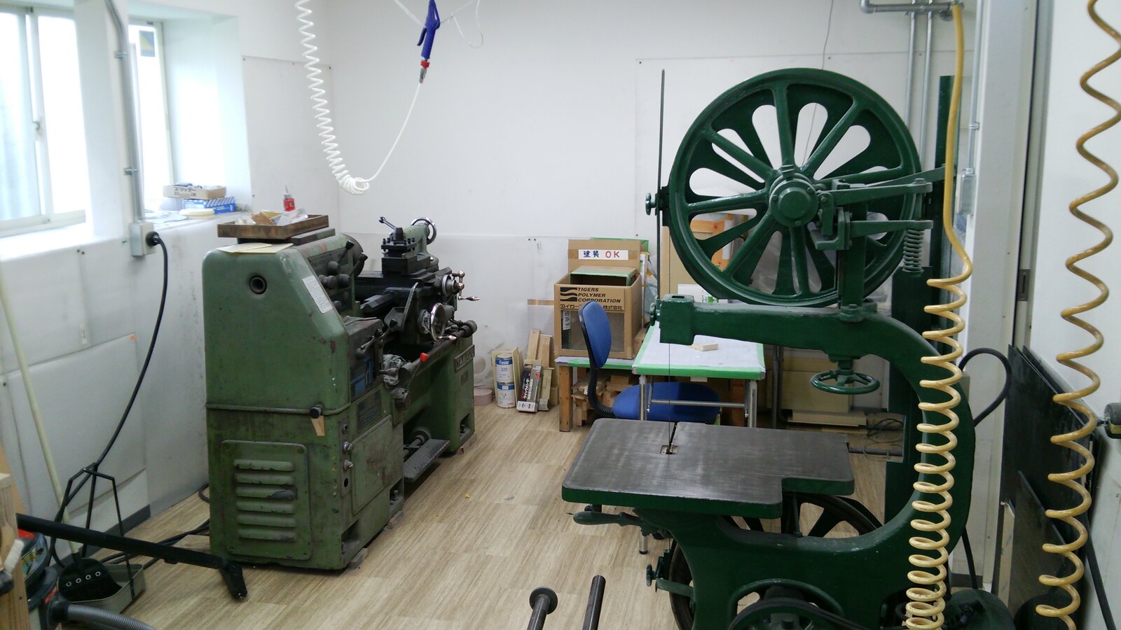 旋盤機と木型工具の設備